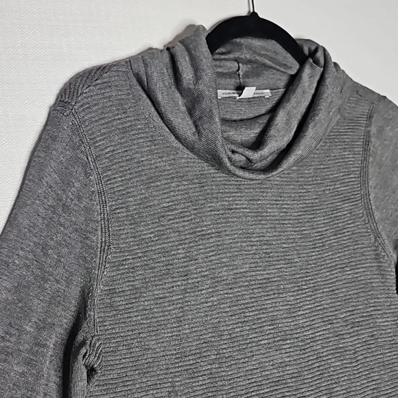 Adrienne Vittadini Size Medium Steel Gray Ribbed Tunic Turtleneck Sweater - Picture 2 of 16